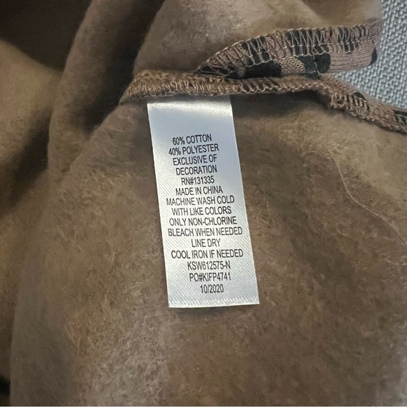 Socialite NWT Cropped Sweatshirt Leopard - Picture 6 of 6